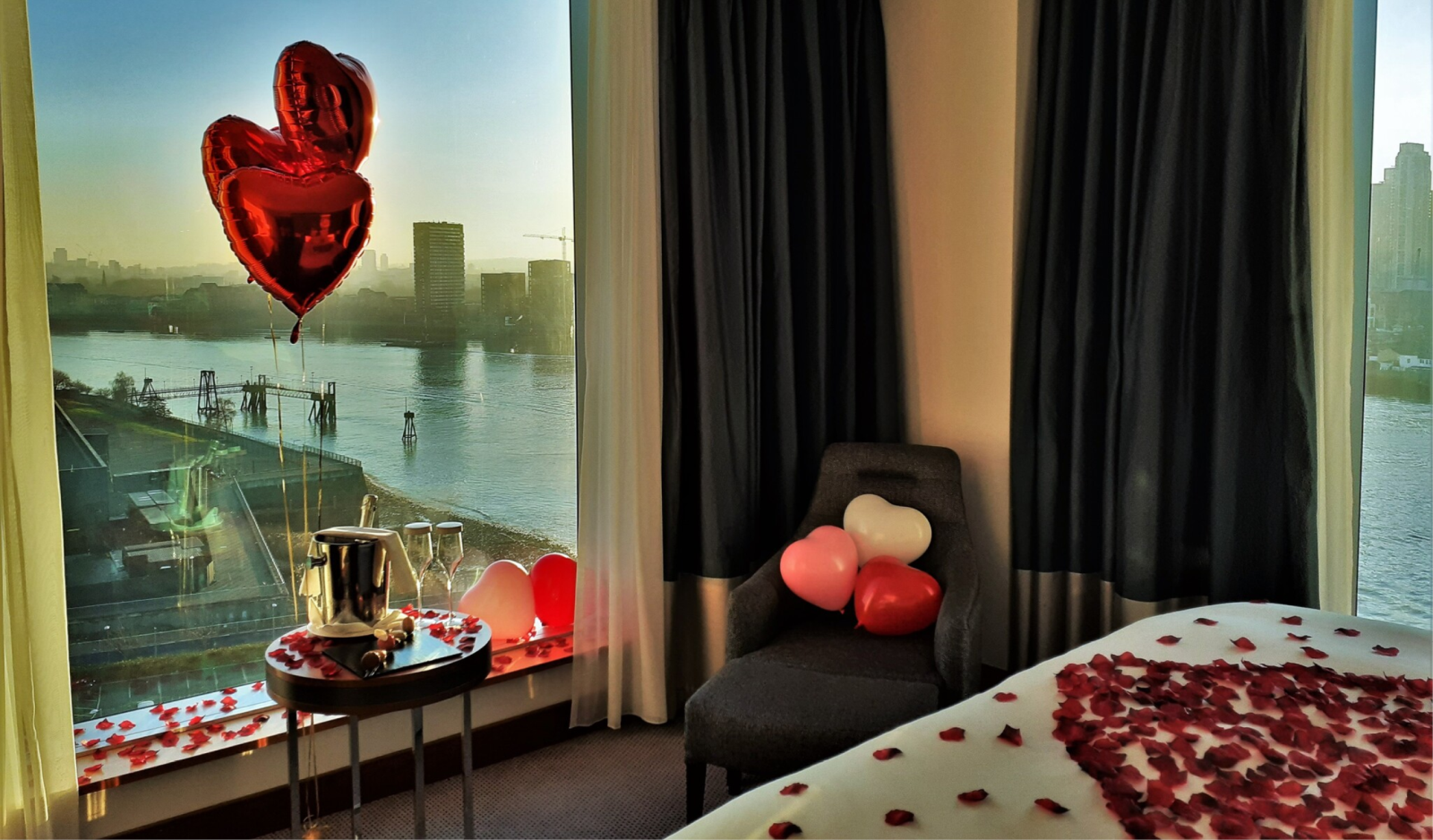 Greenwich Peninsula Competition - room with Valentine's decor at the InterContinental London - The O2